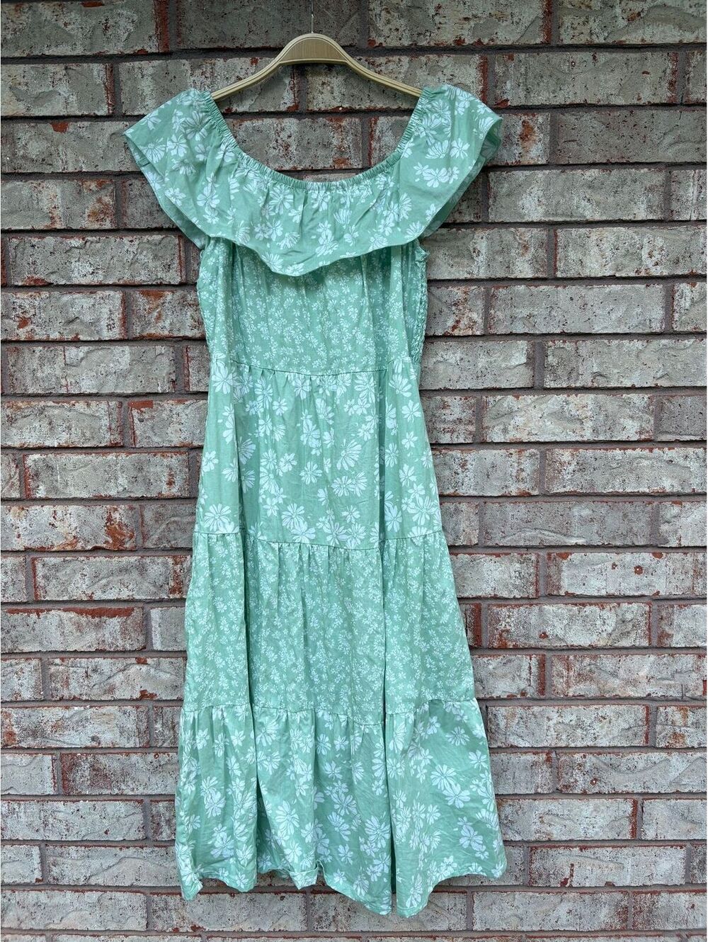 Madison Green/White Floral Smocked off the Shoulder  Dress Size L